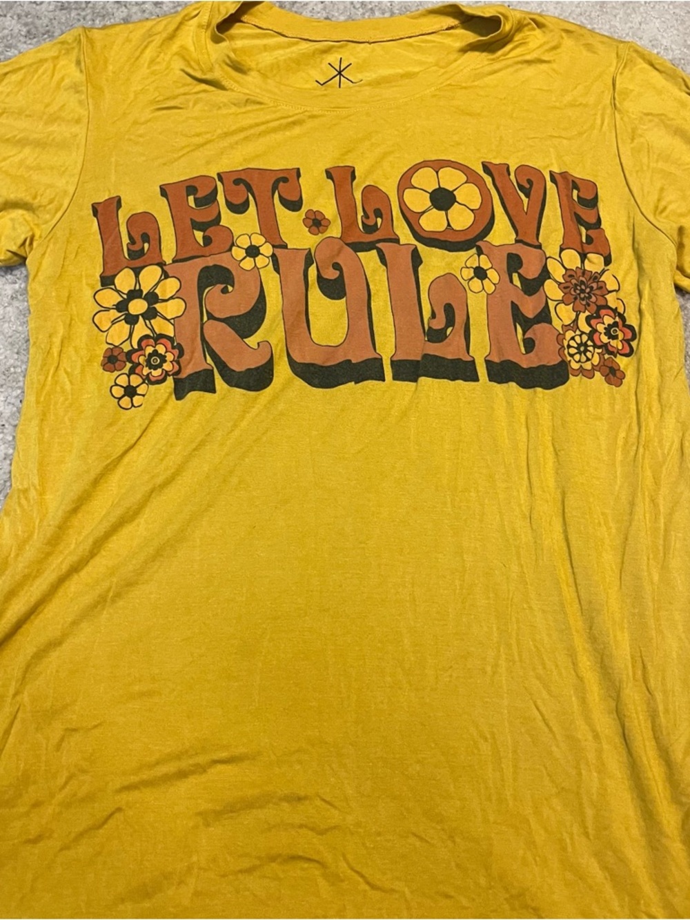 Vintage-Inspired 'Let Love Rule' Graphic Tee